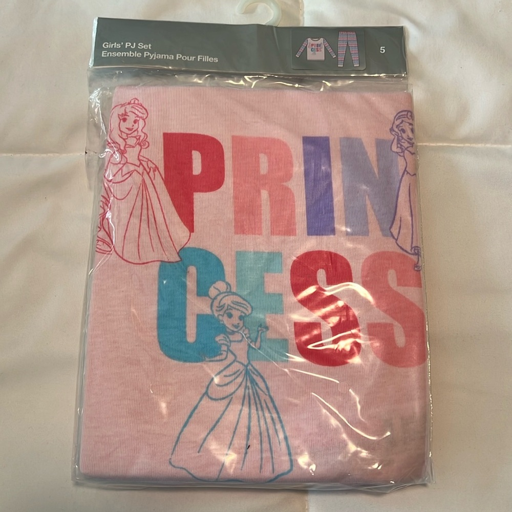 🚨 NWT Disney Princessess PJ set - girls size 5T 🚨